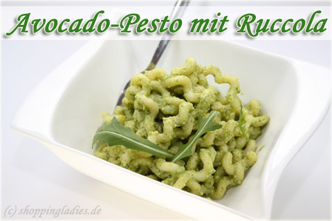 Avocado-Pesto mit Ruccola mit Nudeln